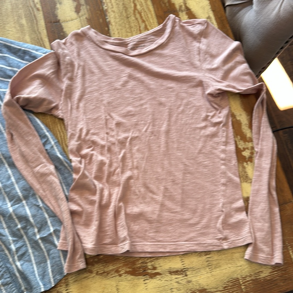 Abercrombie & Fitch and American Eagle Women’s XS Shirts Lot of 4 - Picture 4 of 11